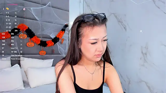 Nelly Kimm online show from 10/28/25, 01:17