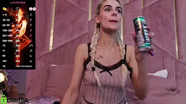 SelenaDaze online show from 12/03/25, 05:30