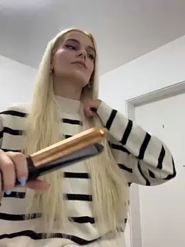 SelenaDaze online show from 03/28/26, 05:52