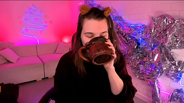 TessaMill online show from 12/23/25, 05:29