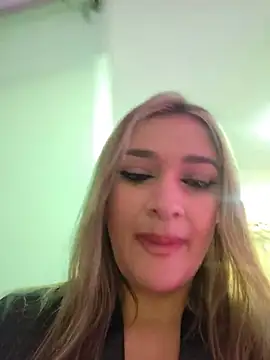 NicoleDiior online show from 05/19/26, 03:08