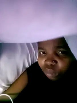 ShySexyBaddiexx online show from 11/10/25, 01:49