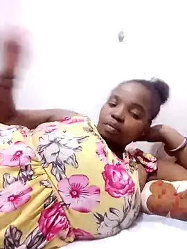 ShySexyBaddiexx online show from 10/26/25, 01:50
