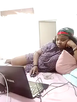 ShySexyBaddiexx online show from 11/04/25, 10:52