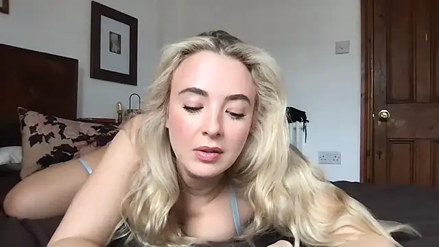 rosiegirl33 online show from 03/27/26, 10:49