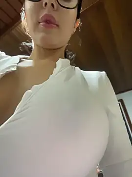 Snapshot of oh_nina chatting on 06/01/26, 11:37 oh nina online show from 06/01/26, 11:37