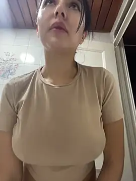 Snapshot of oh_nina chatting on 06/30/26, 11:38 oh nina online show from 06/30/26, 11:38