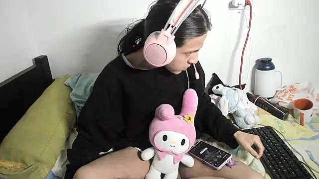 Petite-Goth online show from 11/17/25, 11:20