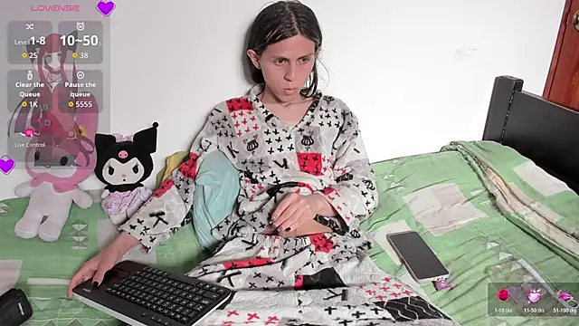 Petite-Goth online show from 05/13/26, 07:32
