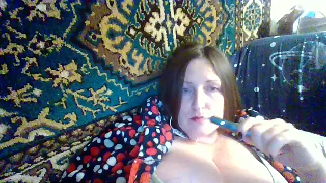 Snapshot of AllaSowinskaya chatting on 10/19/25, 06:32 AllaSowinskaya online show from 10/19/25, 06:32
