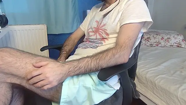 Snapshot of flydirty chatting on 11/08/25, 12:31 flydirty online show from 11/08/25, 12:31