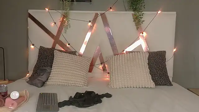 JenaCooper  online show from 04/14/26, 03:00