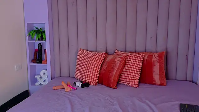 JenaCooper  online show from 04/05/26, 11:50