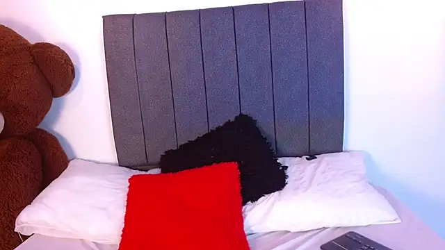 Emadelacroix online show from 11/29/25, 07:03