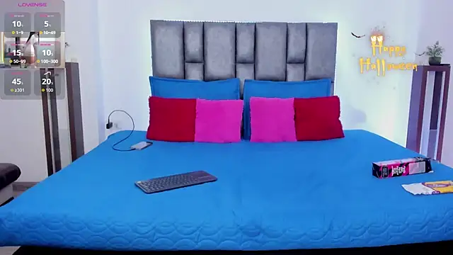 miaroberts69 online show from 10/24/25, 09:47