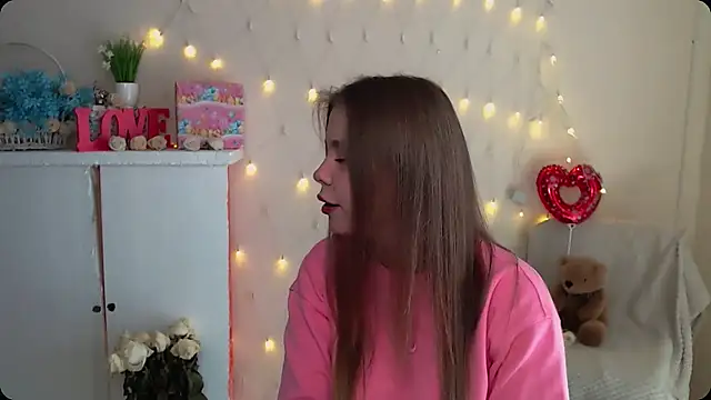 Snapshot of OceanicDawn chatting on 10/03/25, 10:06 OceanicDawn online show from 10/03/25, 10:06