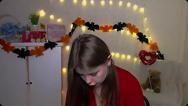 Snapshot of OceanicDawn chatting on 10/24/25, 07:07 OceanicDawn online show from 10/24/25, 07:07