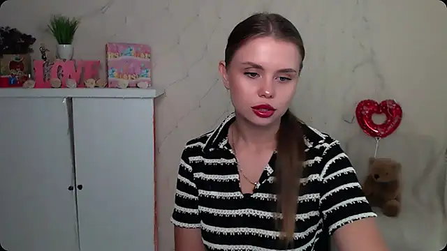 Snapshot of OceanicDawn chatting on 09/11/25, 07:19 OceanicDawn online show from 09/11/25, 07:19