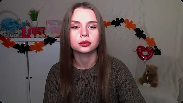 Snapshot of OceanicDawn chatting on 10/19/25, 06:38 OceanicDawn online show from 10/19/25, 06:38