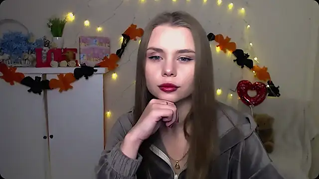 Snapshot of OceanicDawn chatting on 10/15/25, 05:39 OceanicDawn online show from 10/15/25, 05:39