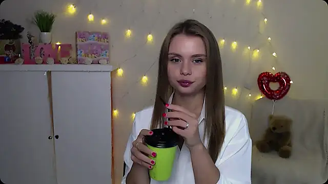 Snapshot of OceanicDawn chatting on 09/12/25, 06:46 OceanicDawn online show from 09/12/25, 06:46