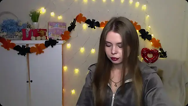 Snapshot of OceanicDawn chatting on 10/09/25, 05:52 OceanicDawn online show from 10/09/25, 05:52