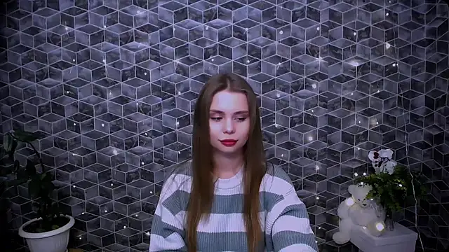 Snapshot of OceanicDawn chatting on 12/16/25, 07:45 OceanicDawn online show from 12/16/25, 07:45