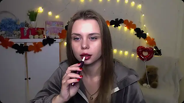 Snapshot of OceanicDawn chatting on 10/10/25, 05:19 OceanicDawn online show from 10/10/25, 05:19