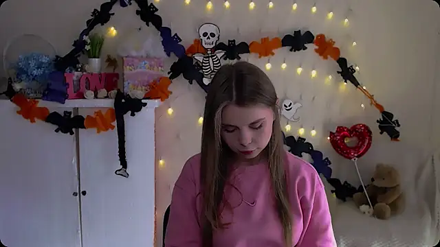 Snapshot of OceanicDawn chatting on 11/02/25, 09:14 OceanicDawn online show from 11/02/25, 09:14