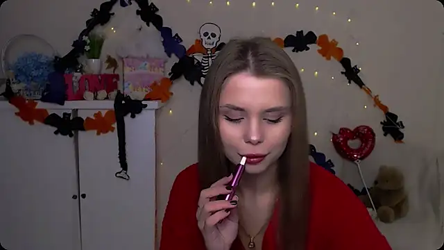 Snapshot of OceanicDawn chatting on 10/30/25, 06:23 OceanicDawn online show from 10/30/25, 06:23