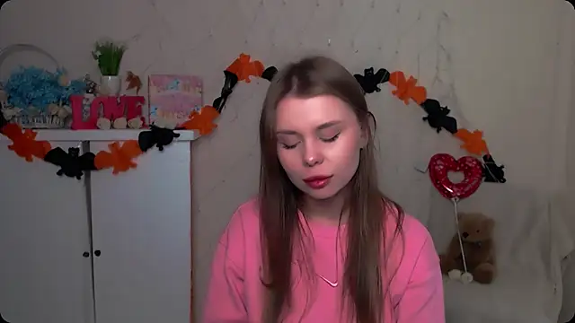 Snapshot of OceanicDawn chatting on 10/25/25, 08:57 OceanicDawn online show from 10/25/25, 08:57