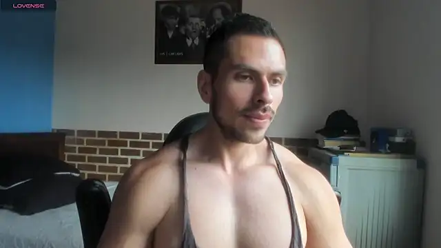 Snapshot of justinkarter chatting on 07/17/26, 04:04 justinkarter online show from 07/17/26, 04:04
