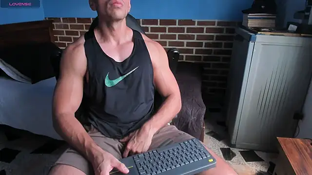 Snapshot of justinkarter chatting on 02/09/26, 05:33 justinkarter online show from 02/09/26, 05:33