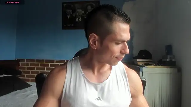 Snapshot of justinkarter chatting on 06/05/26, 05:18 justinkarter online show from 06/05/26, 05:18