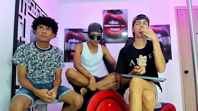 TWINKS FRIENDS online show from 10/28/25, 07:29