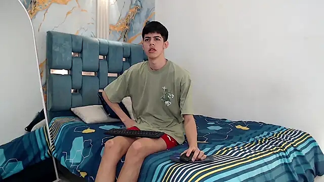 TWINKS FRIENDS online show from 02/12/26, 01:22