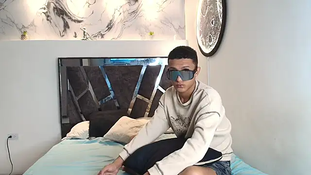 TWINKS FRIENDS online show from 11/11/25, 07:36