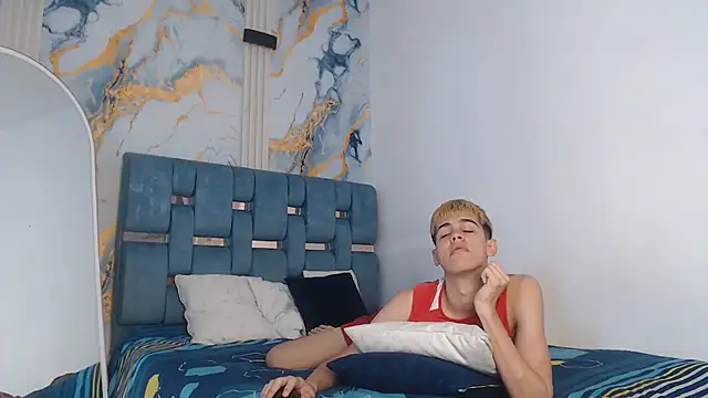 TWINKS FRIENDS online show from 12/22/25, 01:33