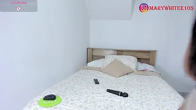 marywhitee   online show from 03/13/26, 12:21