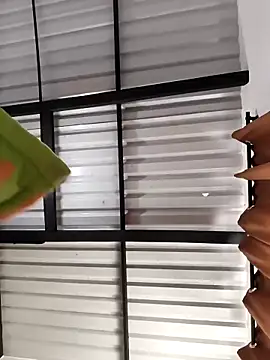 Snapshot of Hiroshi_Shen chatting on 10/20/25, 04:07 Hiroshi Shen online show from 10/20/25, 04:07