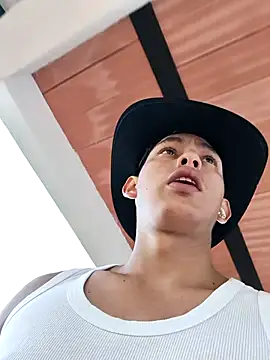 Snapshot of Hiroshi_Shen chatting on 10/19/25, 12:30 Hiroshi Shen online show from 10/19/25, 12:30