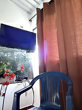 Snapshot of Hiroshi_Shen chatting on 10/18/25, 11:56 Hiroshi Shen online show from 10/18/25, 11:56