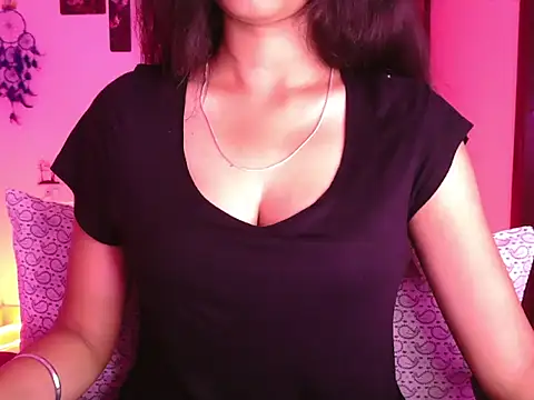 Snapshot of Samikshaa chatting on 10/13/25, 02:18 Samikshaa online show from 10/13/25, 02:18