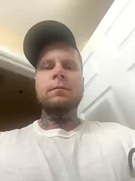 Snapshot of tattedpipeliner chatting on 12/01/25, 04:24 tattedpipeliner online show from 12/01/25, 04:24