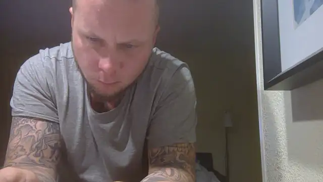 Snapshot of tattedpipeliner chatting on 11/17/25, 09:24 tattedpipeliner online show from 11/17/25, 09:24