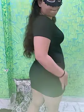 Iampriyaaa15 online show from 12/22/25, 06:13