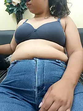 Iampriyaaa15 online show from 09/22/25, 06:19
