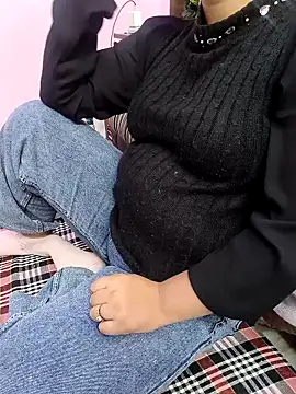 Iampriyaaa15 online show from 11/27/25, 10:05