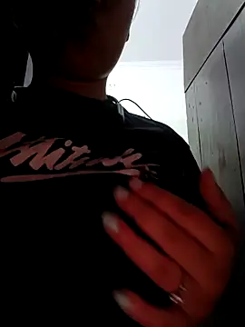 Iampriyaaa15 online show from 09/08/25, 06:18
