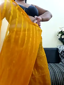 Iampriyaaa15 online show from 09/26/25, 06:53